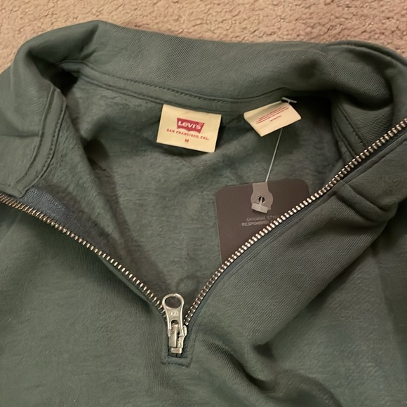 NWT Levi’s cropped quarter zip pullover - Picture 4 of 6